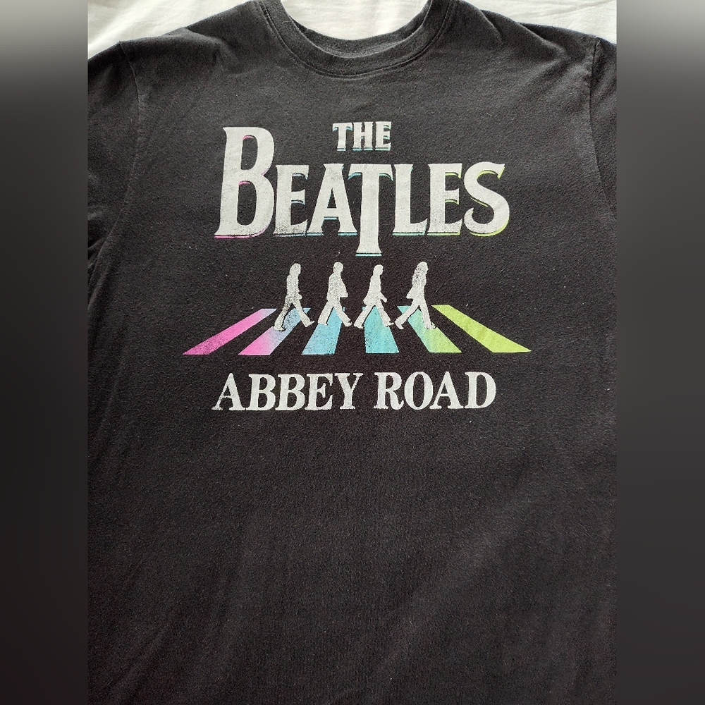 THE BEATLES Men's T-Shirt. Size Small Short Sleeves.